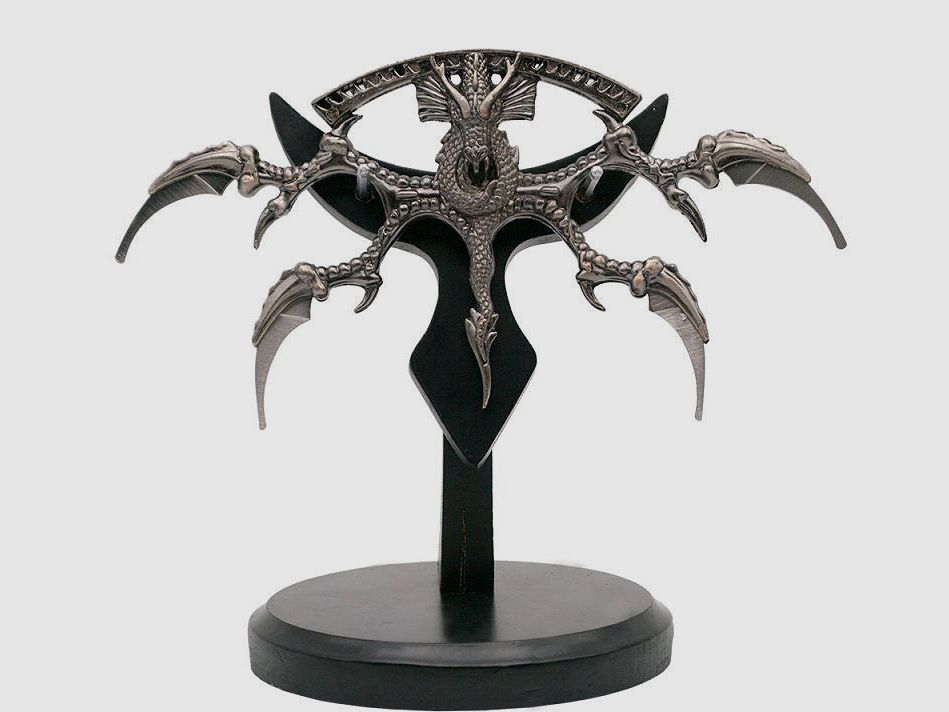 Fantasy dagger with 4 claws and stand
