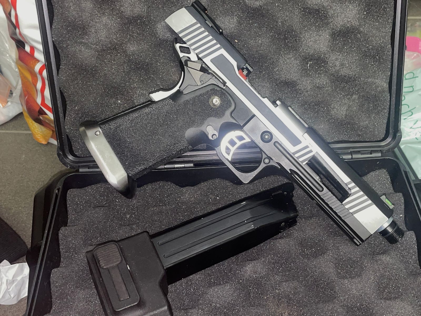 Pistola Airsoft AW Custom Hicapa 6mm BB + Adattatore HPA Creeper Concepts