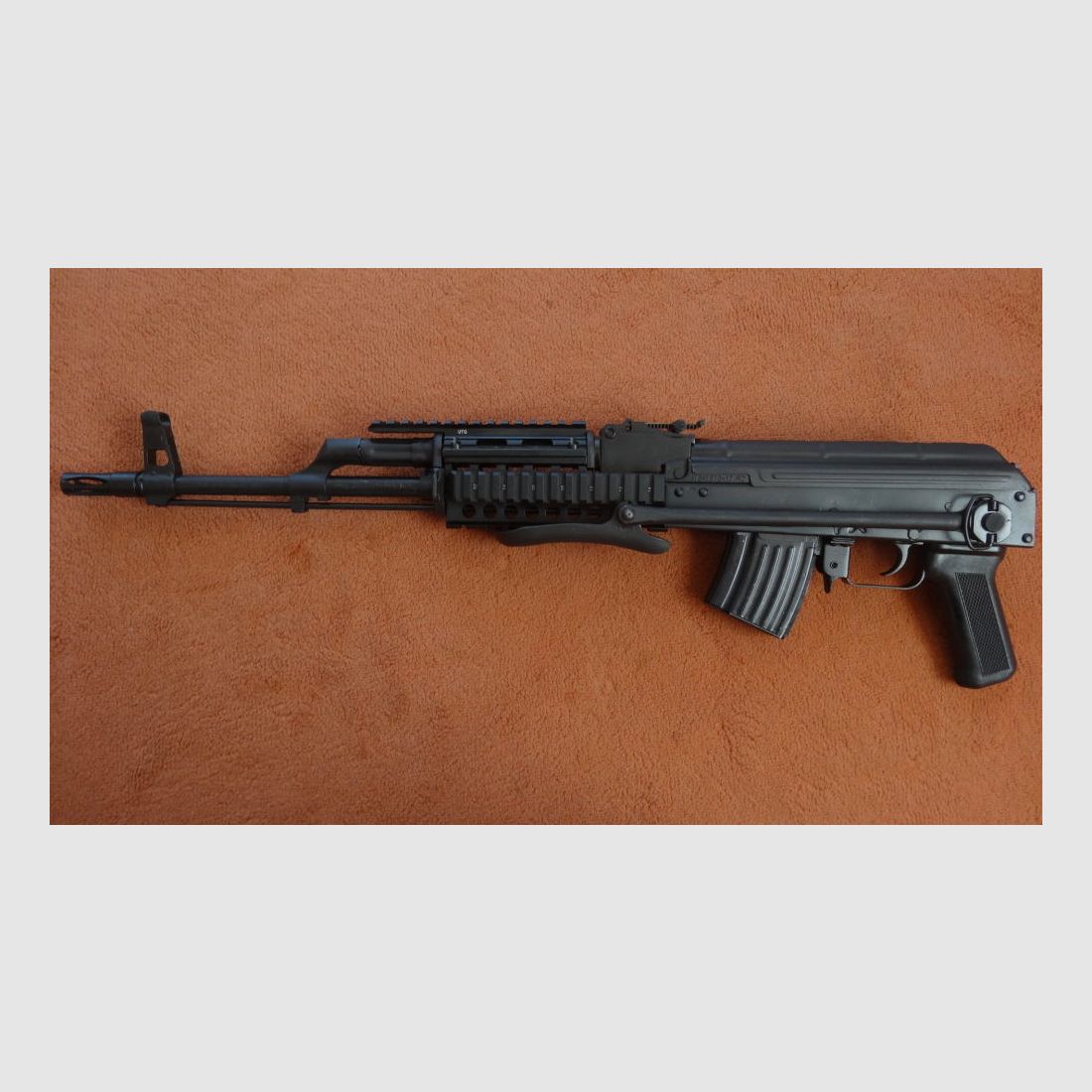 Cugir WS1-64 SL-Büchse; Cugir WS1-64 Metallklappschaft und Quard Rail Handschutz Cal.7,62x39mm