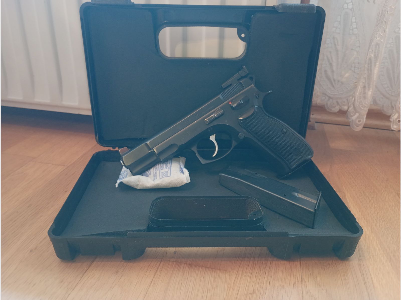Pistole Brünner CZ 75