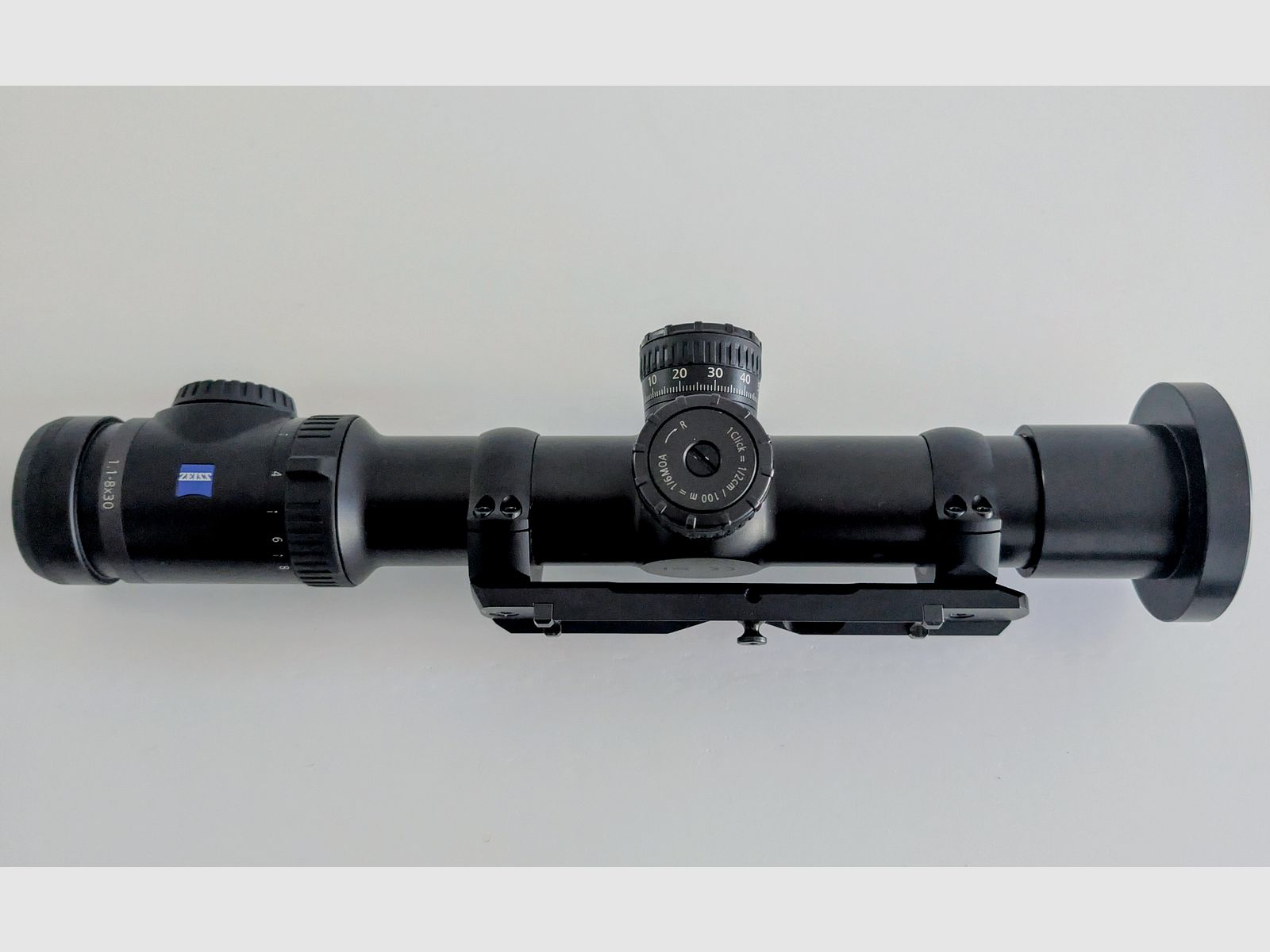 Zeiss V8 1,1-8x30 con ASV