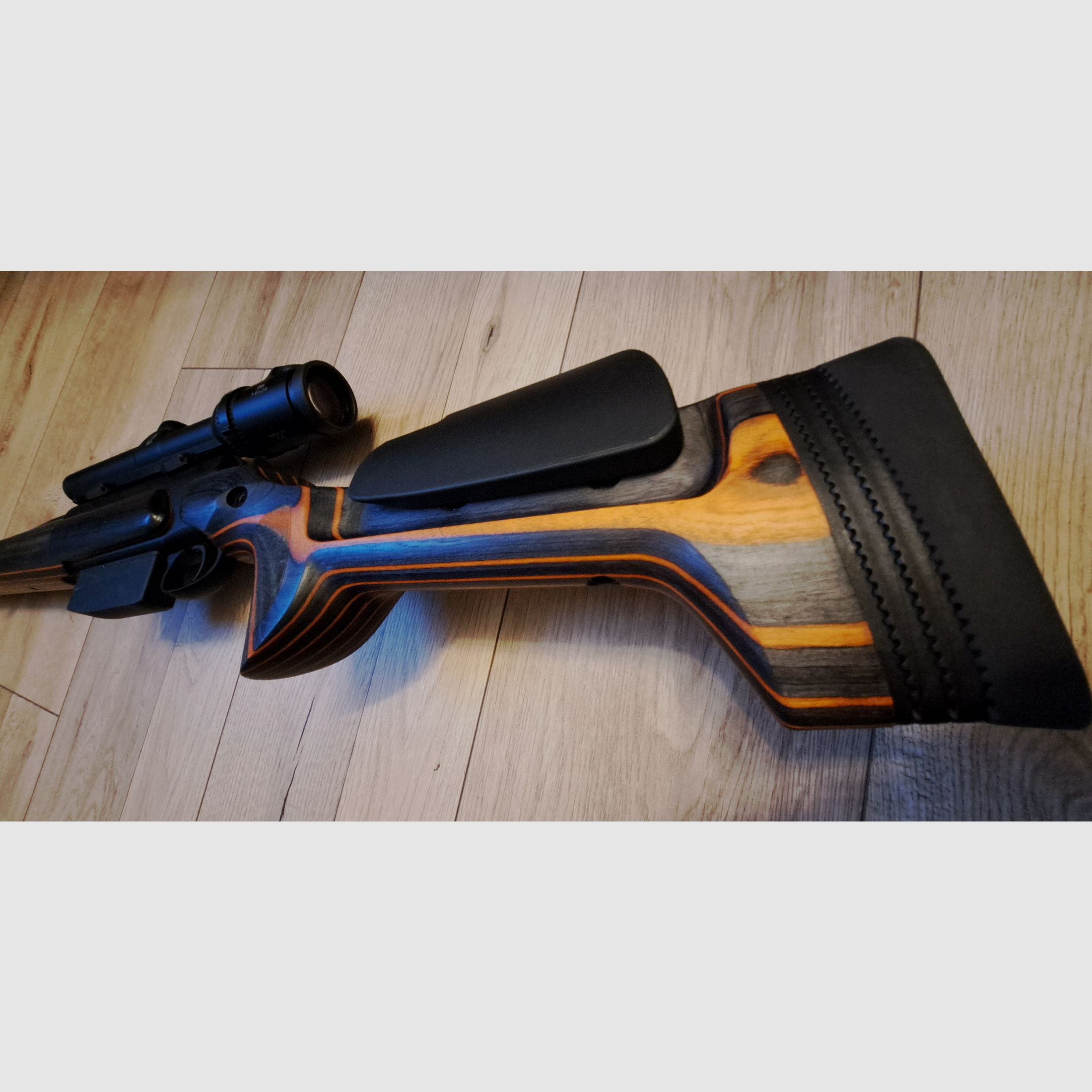 SAUER 404 im KKC Schaft schwarz/orange 9,3 x 62 Mündungsgewinde Swarovski  Z6i