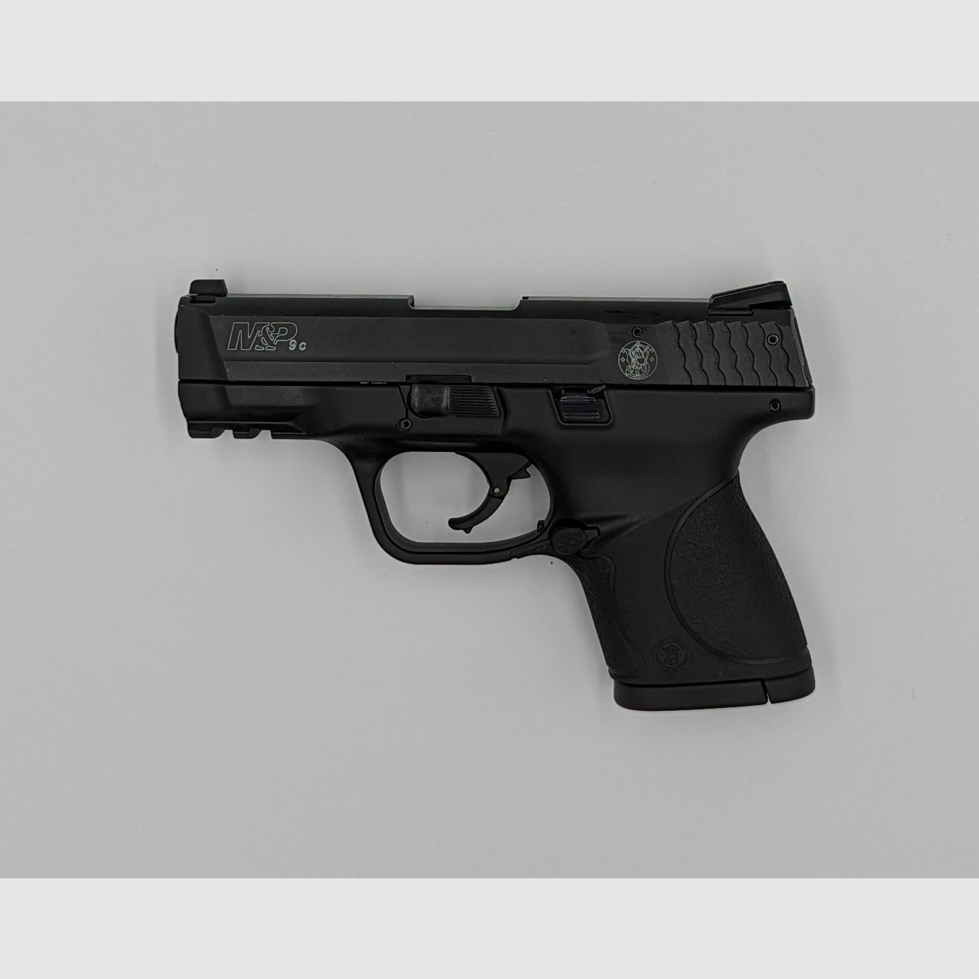 Schreckschusspistole  Smith & Wesson M&P9c, Hersteller Umarex, neu und ungebraucht mit zwei 12 Schuss Magazine  Kaliber: 9 mm P.A.K. 