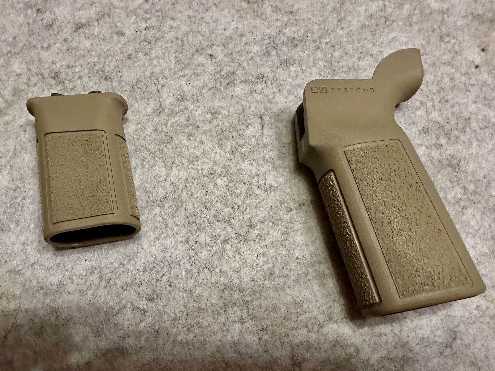 B5 Systems Type 23 P Griff in FDE + verticale MLOK voorgriff