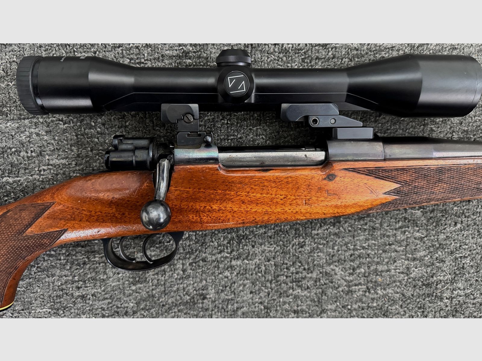 98er in het kaliber .243 Win met Zeiss Diatal ZM 6x42 T*