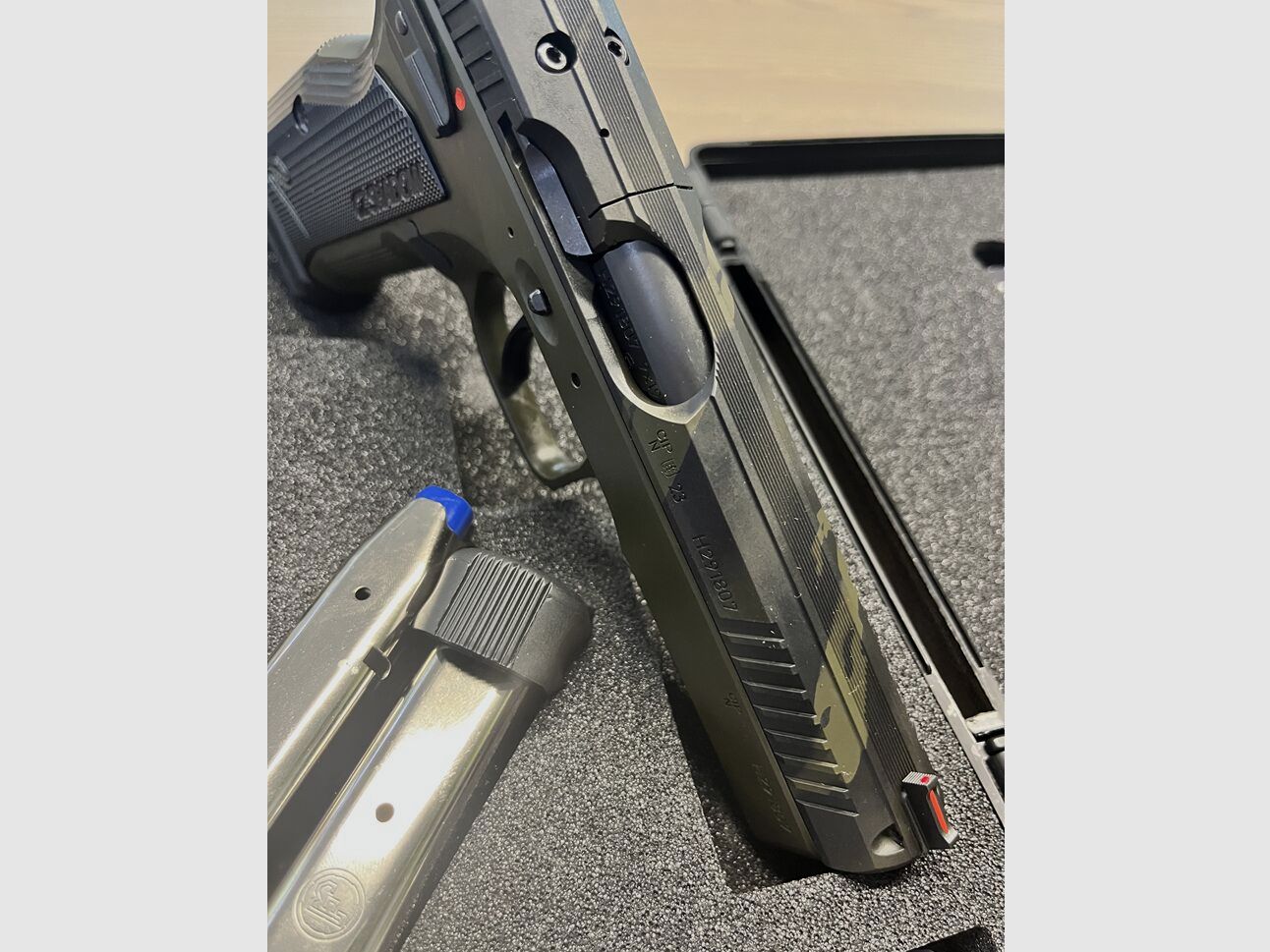 CZ Uhersky Brod Shadow 2 - MODELLO SPECIALE - Camo / Oliva