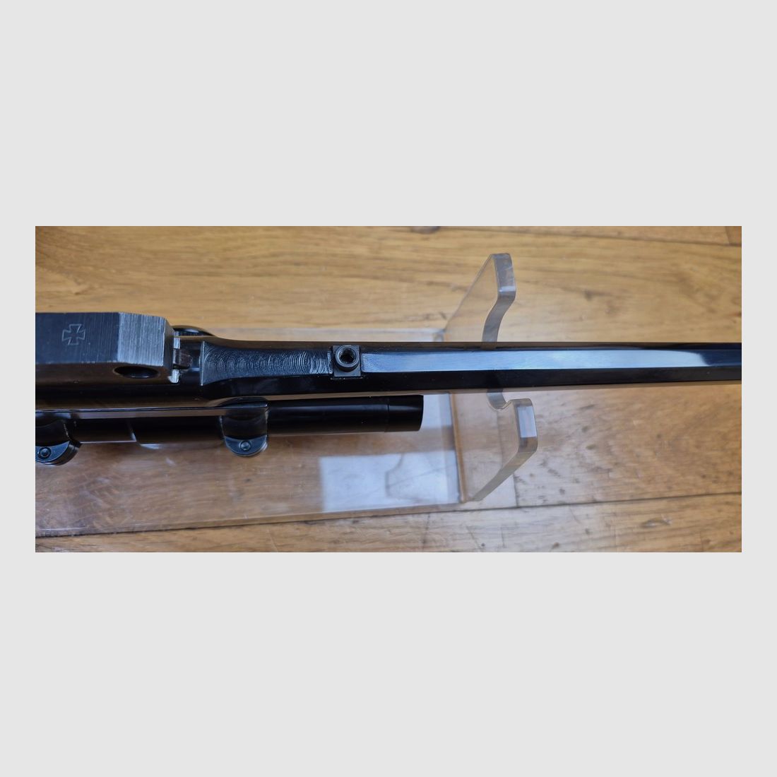 Prachtige en zeldzame loop voor Thompson Center Pistol – Model Contender – 10 inch loop – Zeldzaam kal. 222 Rem! – Rochester Arms – Prachtige achthoekige loop met schitterende groeven – Hunter Japan richtkijker 2.5 x 20 in staal – 100% staalmontage Leupold – Originele achtervisier inbegrepen – 100% bluing – Mooi stuk voor training en precisie! – TBE+++, afbeelding 13 van 24