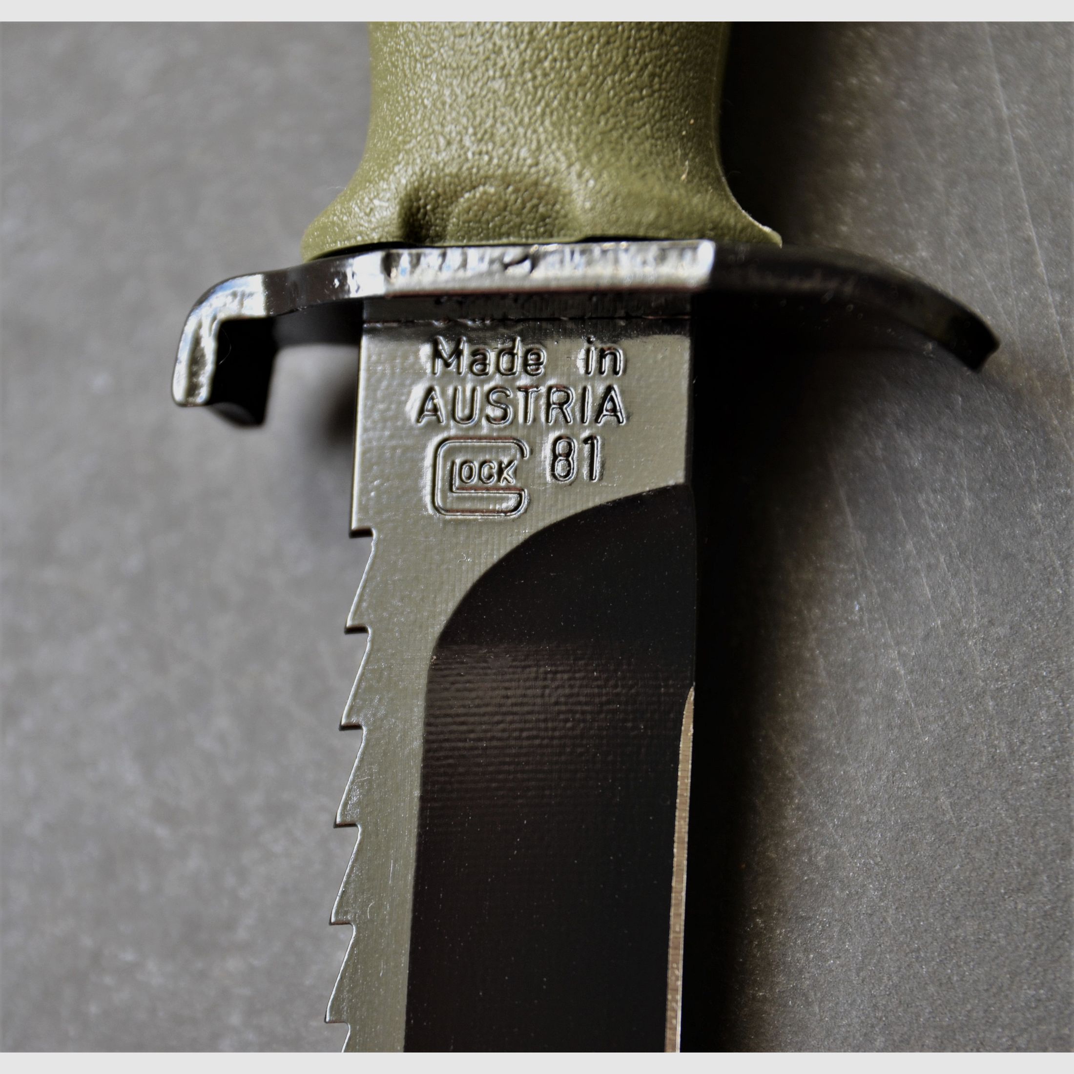 Glock Feldmesser FM 81 oliv – Militärisches Mehrzweckmesser