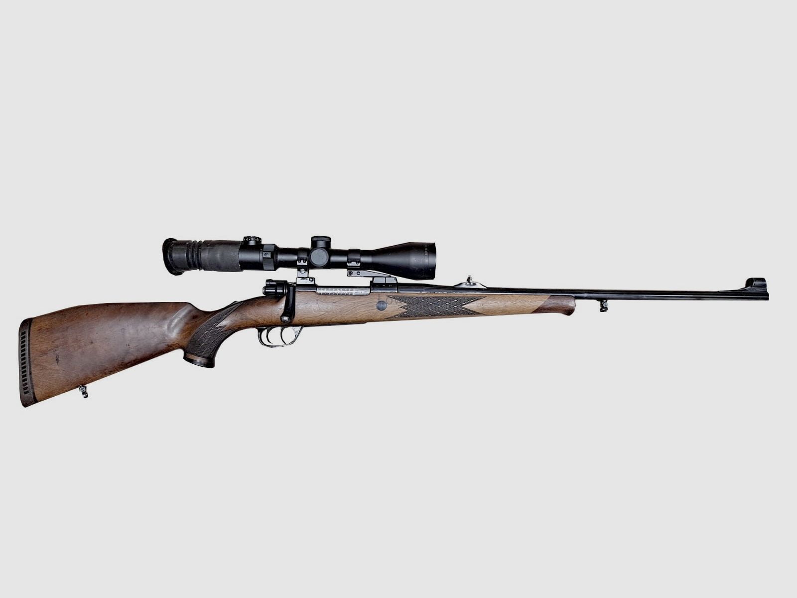 Carabine à verrou Voere cal. 7x64 avec lunette de visée Delta Optical 2,5-10x50