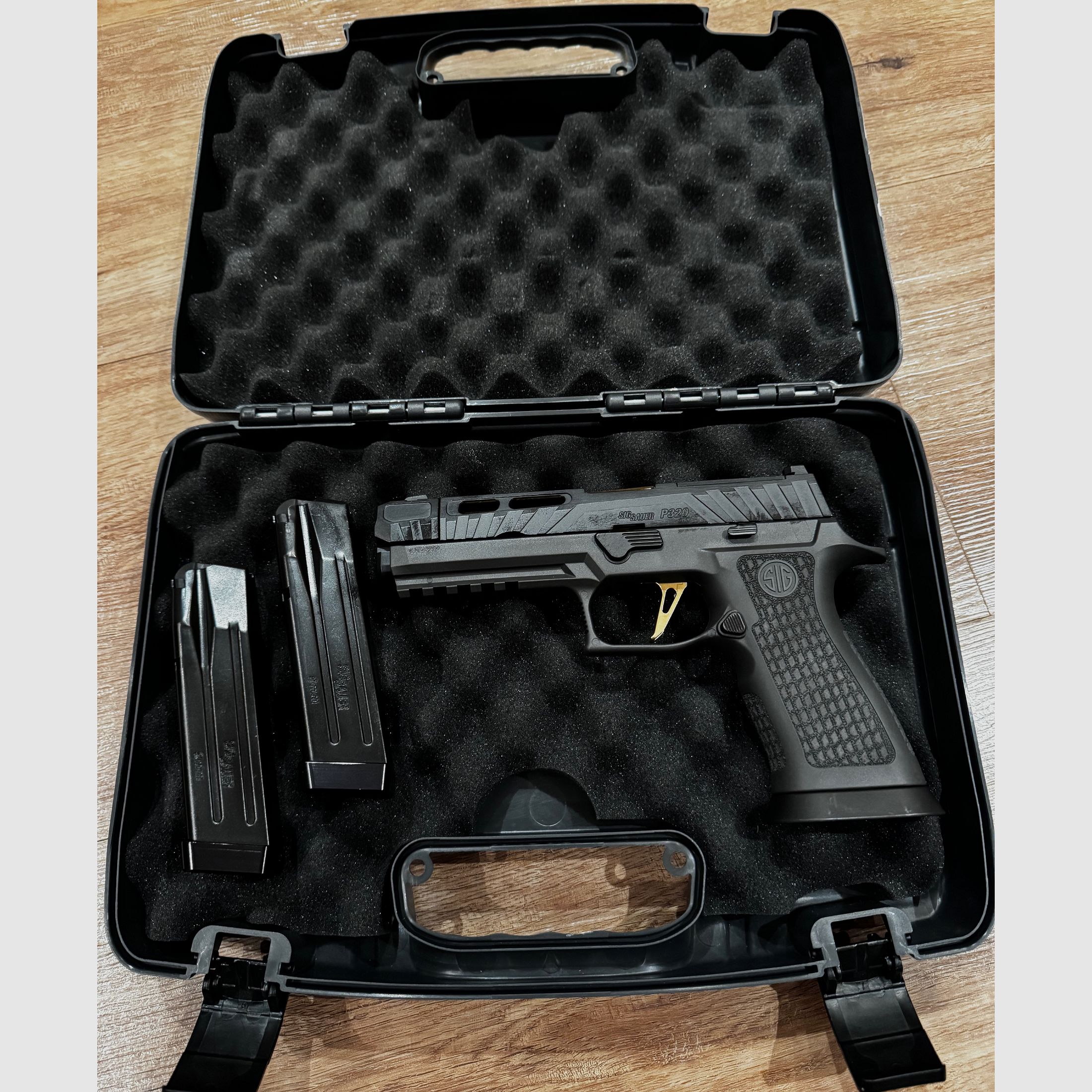 SIG Sauer P320 Spectre Gold Comp.