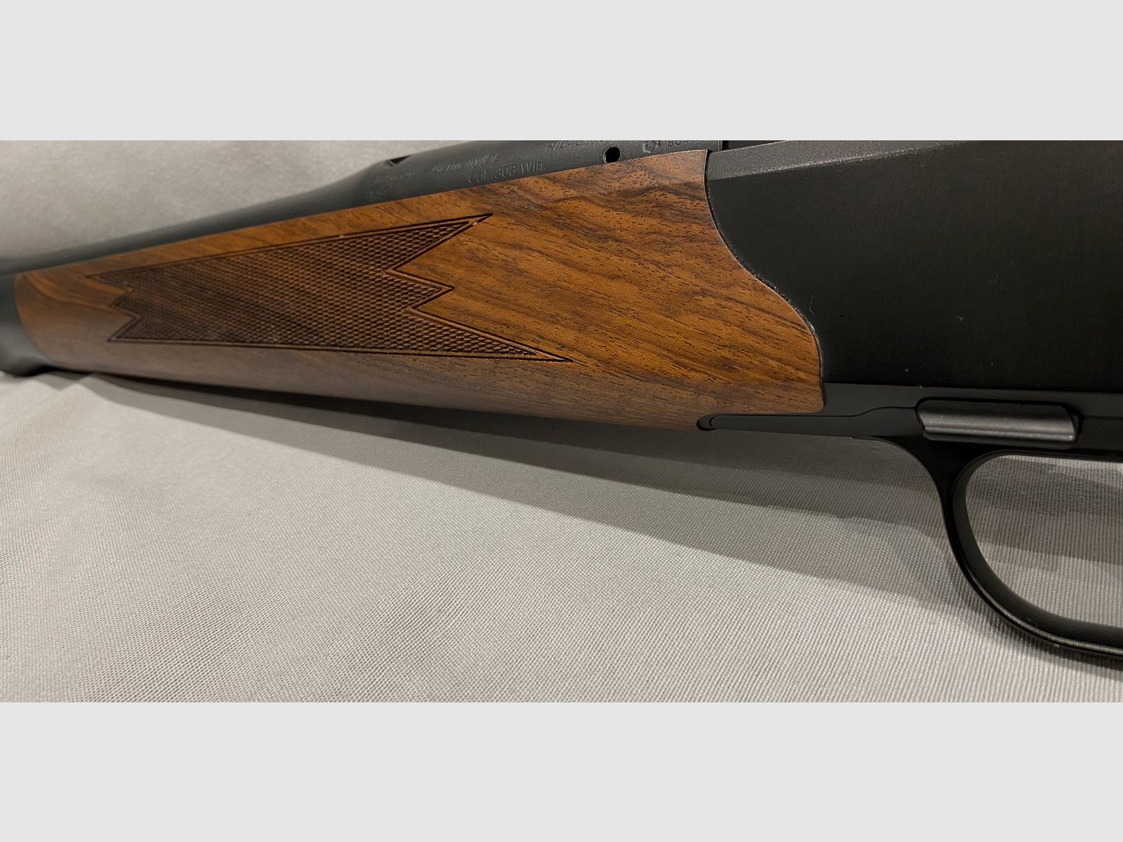 Blaser R8 Holz Standard mit Swarovski Sattelmontage 