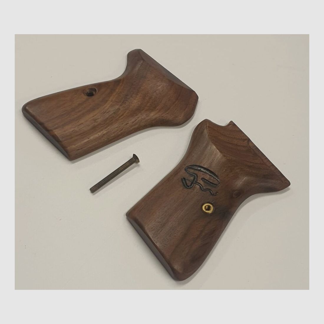 Unknown wooden grip scales for Walther PP