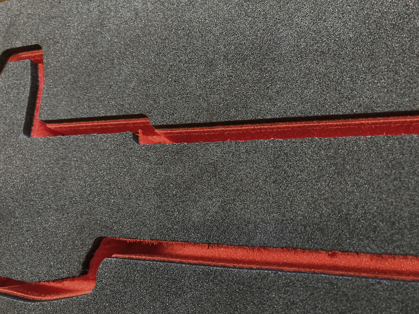 CNC-gefräste Koffereinlagen aus festem Schaumstoff