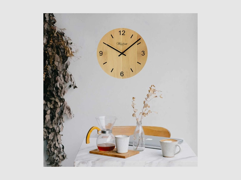 Wall clock Tempus made of Swiss pine