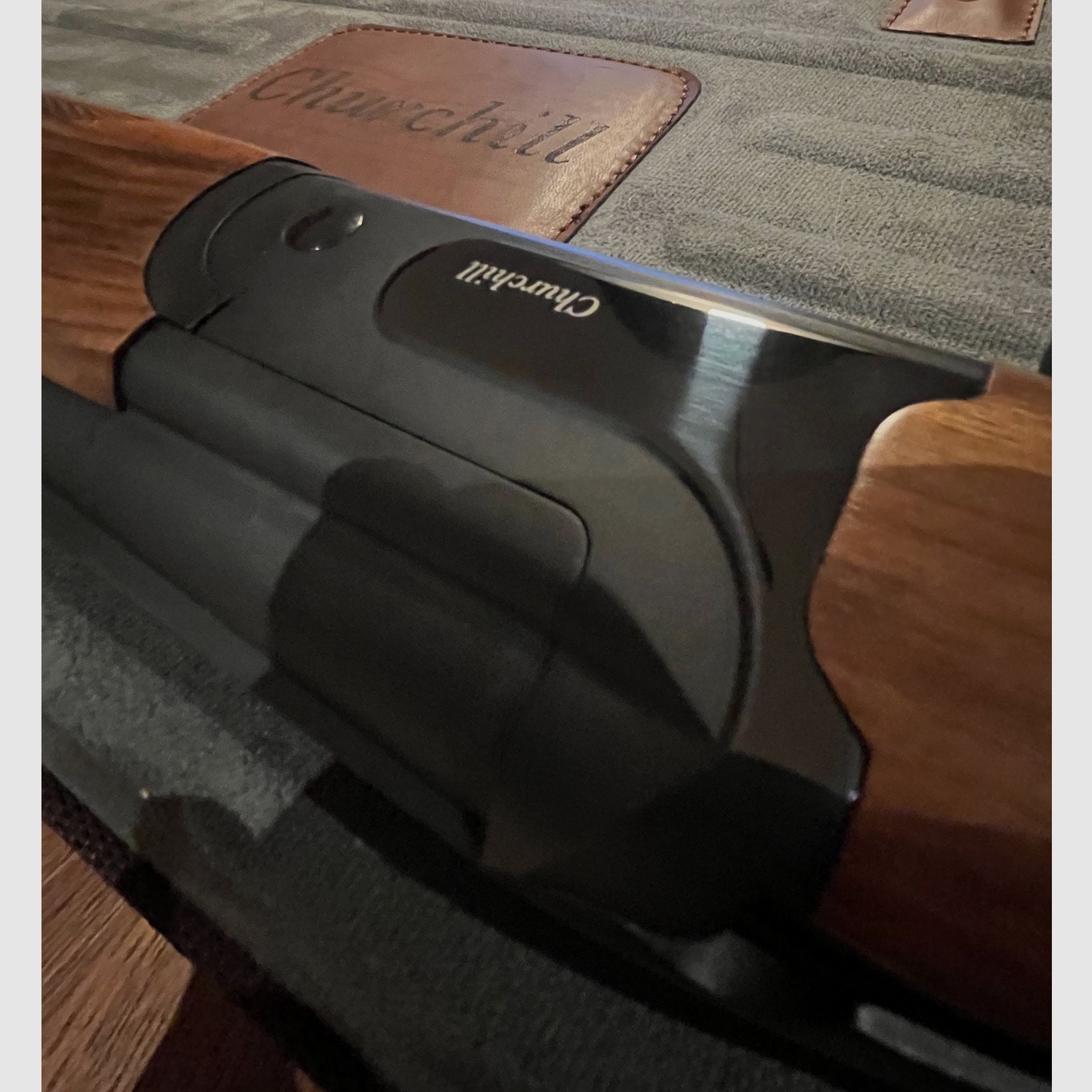 Akkar Churchill 206E LADY Czarny II