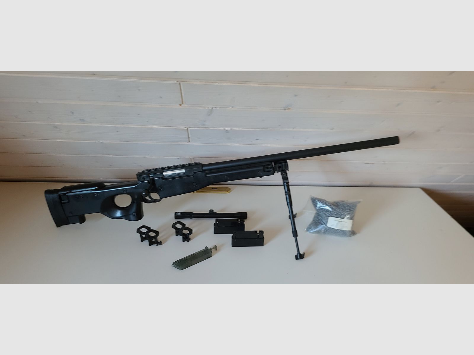L96 Bolt Action mit 2 Magazinen
