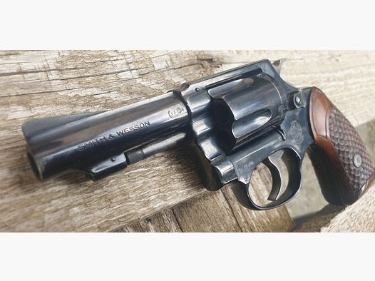 Revolver, Smith&Wesson, Mod 36,  Kal..38Spec. 2,5Zoll / Lauf, Griff mit Schuppen-FH