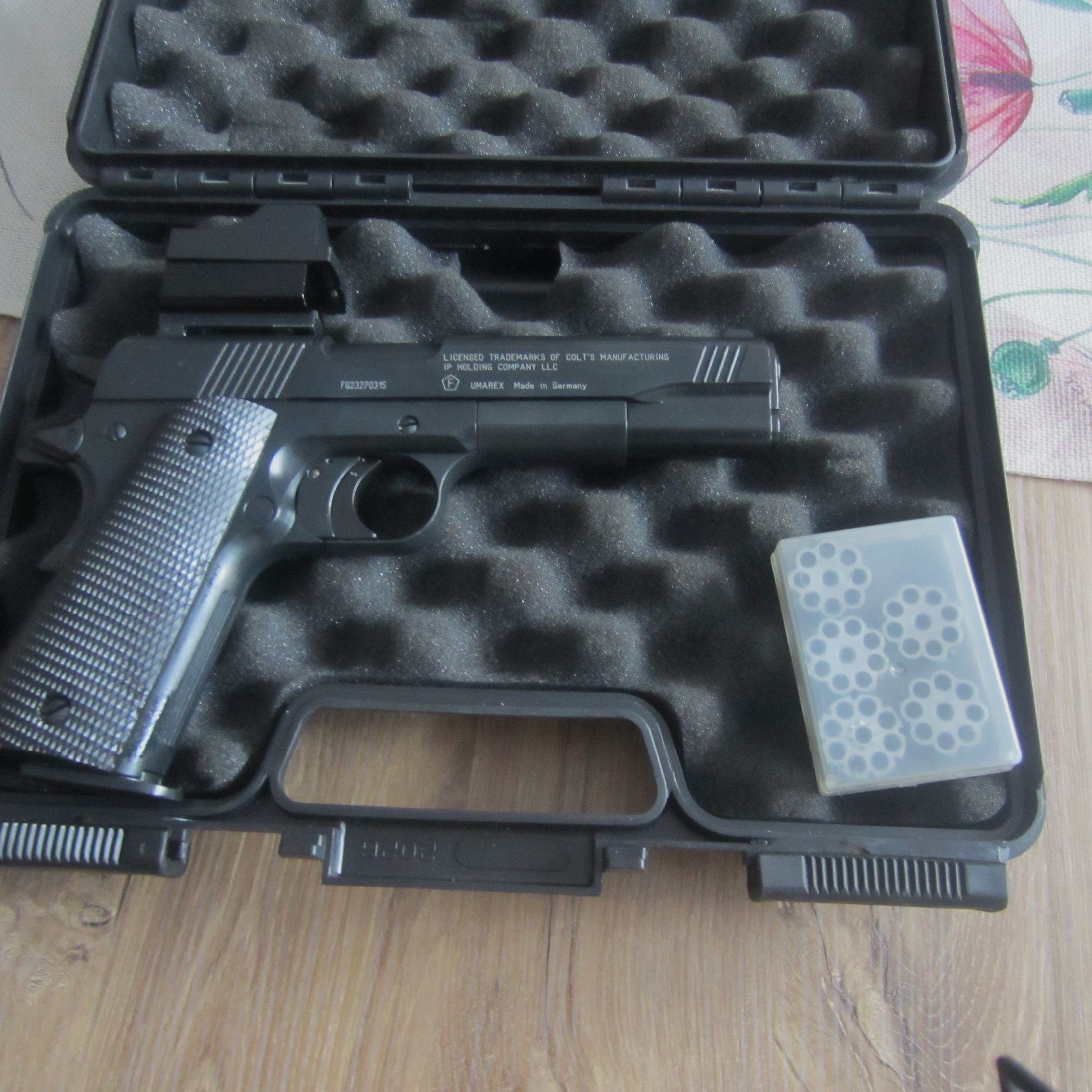 Colt 1911 A1 Commemorative Co 2 Pistolet 4,5mm BB z Red Dot