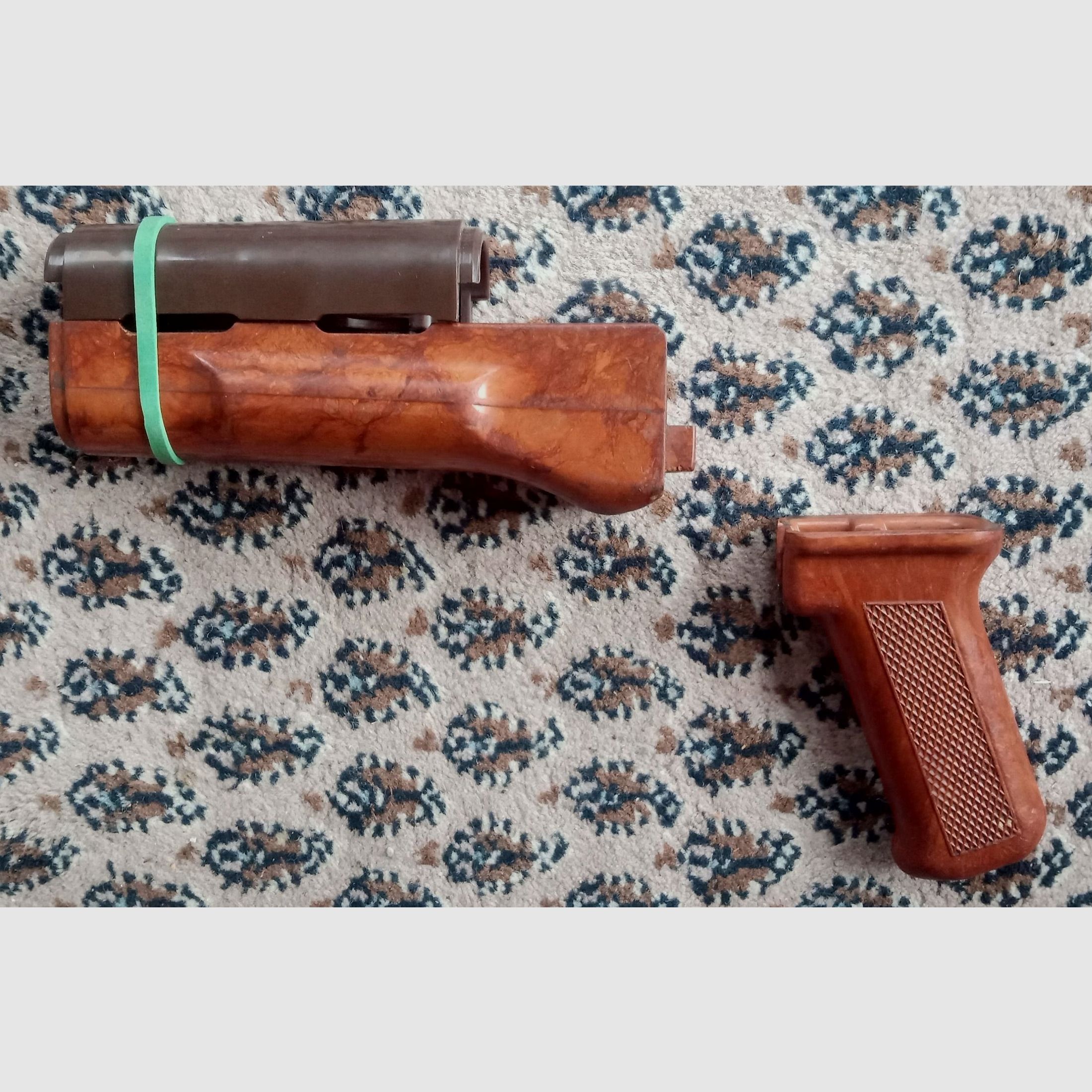 Shagadelic! Vintage Handguard Baby / onderste AK74 Tantal Bakelit handbescherming en grip / Optioneel bovenste DDR kunststof AKM of Izhmash AK-74M handbescherming