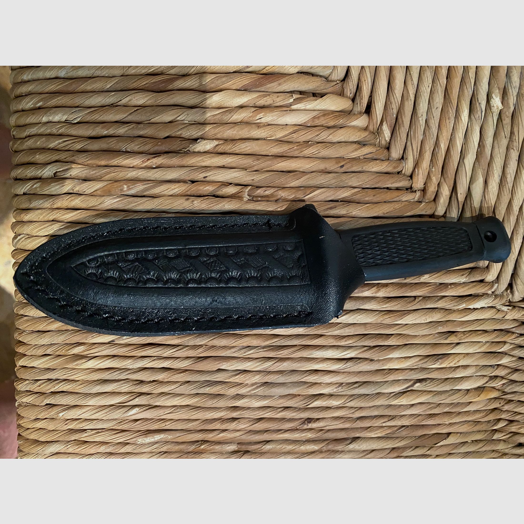 Nóż nurkowy / nóż outdoorowy z pochwą