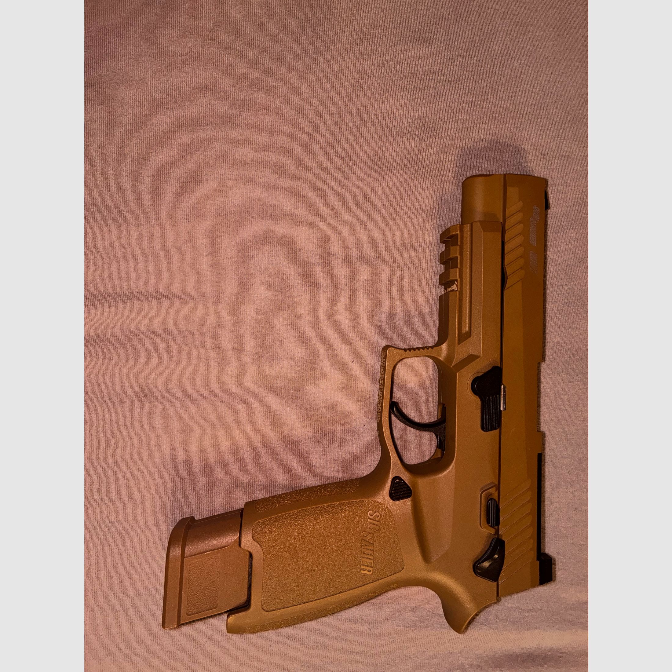 VFC Sig Sauer ProForce P320-M17 w. metal slide gas blowback 6mm BB Coyote Tan