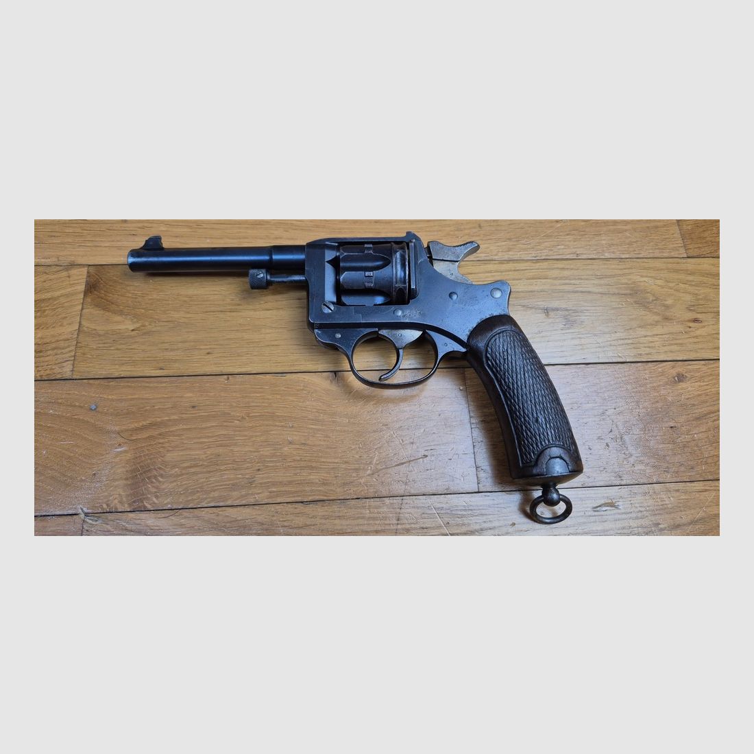 Schöner Dienstrevolver Modell 1892 – Gängig, aber mythisch – Höhepunkt des Dienstrevolvers Made in France – Kaliber 8mm92 – Mono-Nummer – Waffe von 1902 – Schöne Mechanik – Schöner Lauf – Sehr guter Zustand, Bild 14 von 19