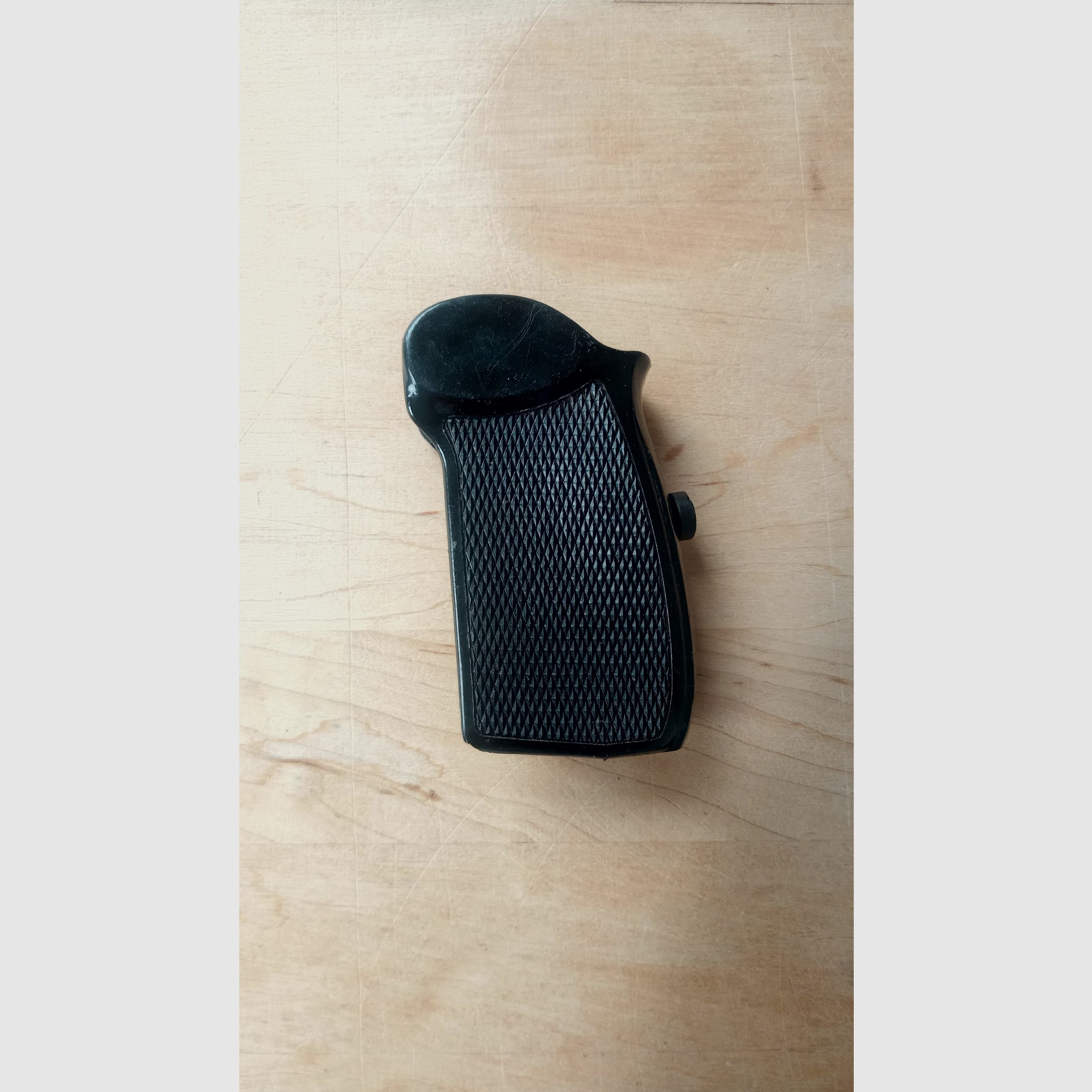 Bakelite grip shell with minor damage for DDR police pistol-M / Vintage grip for East German Makarov // 8 rounds PM 9x18