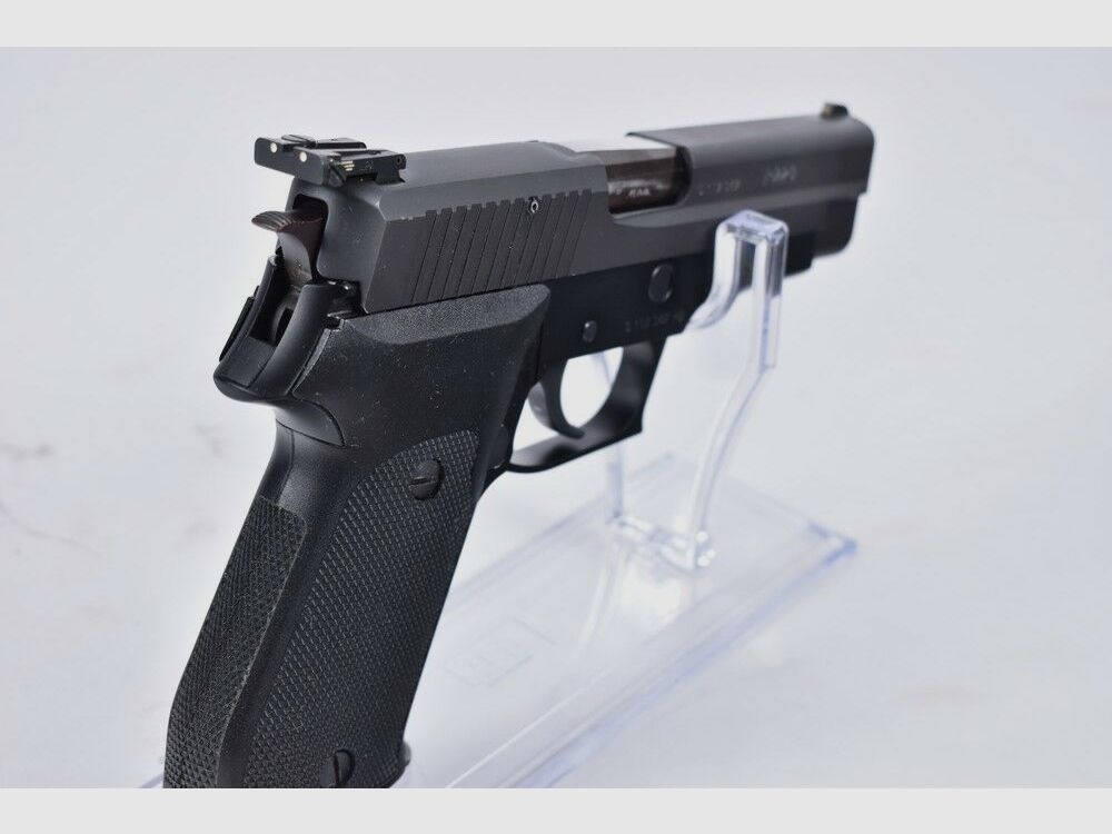 Sig Sauer P220-1
