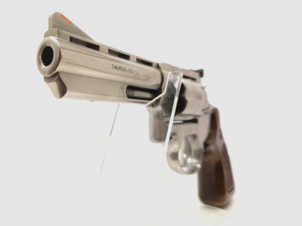 Taurus 689