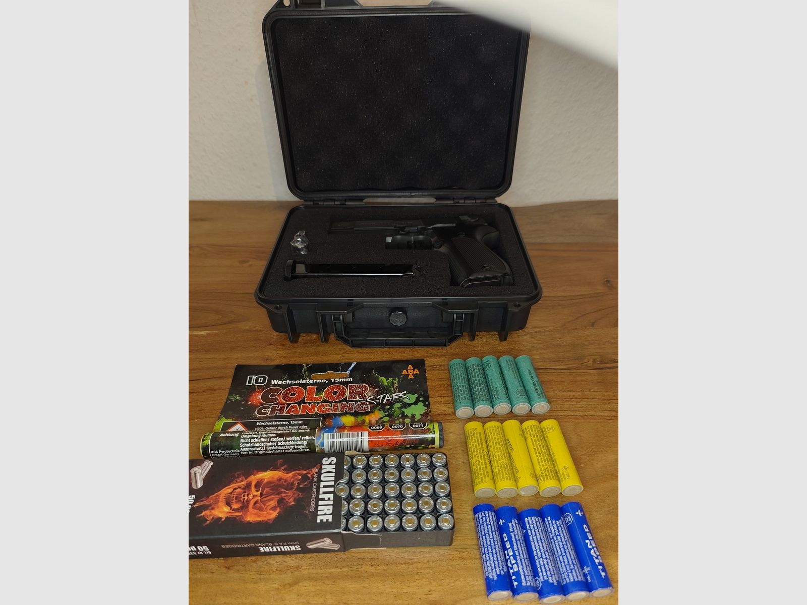 Walther P 88 Compact 9mm 2xMagazin schwarz PTB 764 Neuwertig Silvester-Set 25xPyro Effekte+50 Schuss Munition P.A.K.