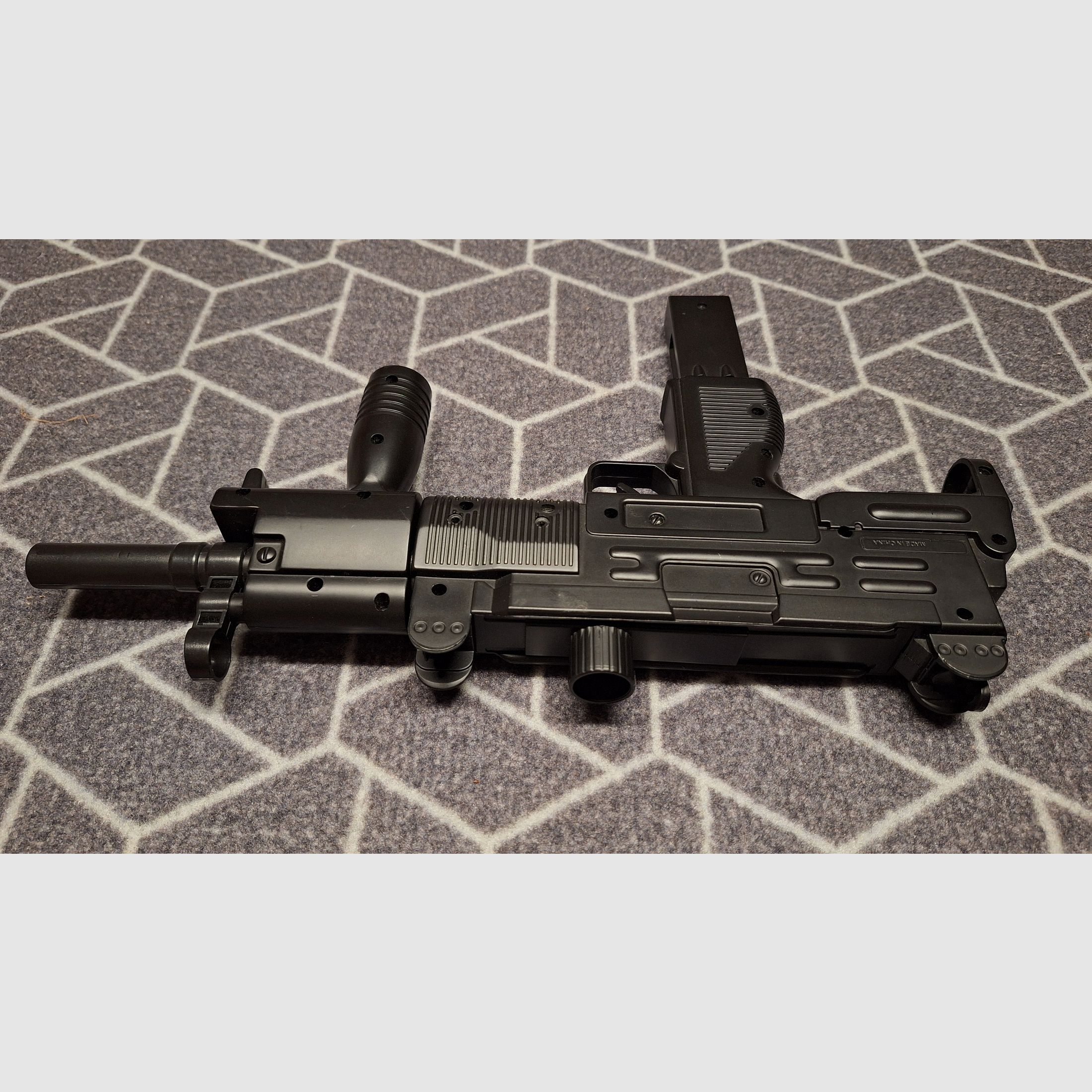 UZI Springer Airsoft 6mm NEU!