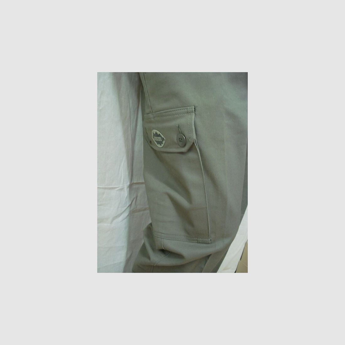 AKAH Jeans mit Patte mit Bein- u. Messertasche, Bild 2 von 2