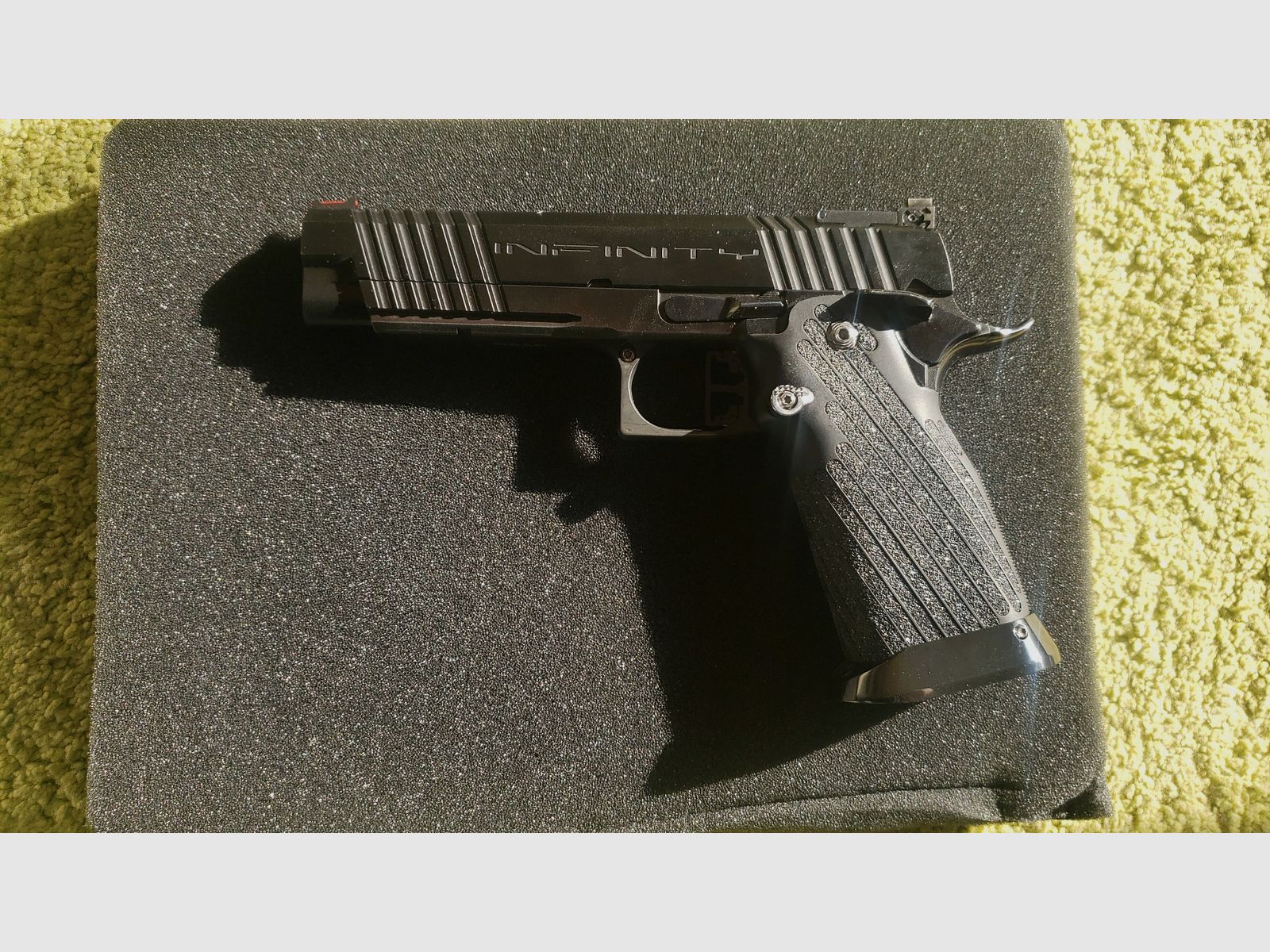 Comme neuf - Infinity 2011, longueur de canon 5", .40 S&W, pistolet semi-automatique pour sport IPSC