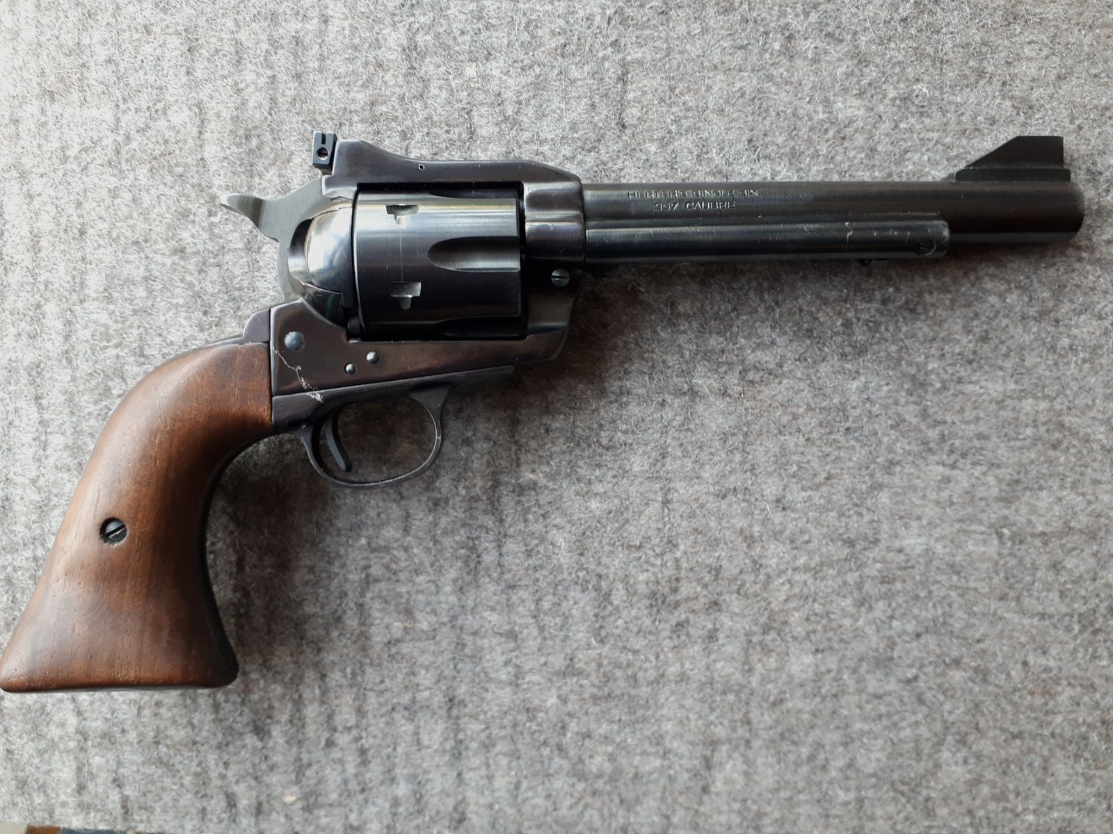 SAA Rewolwer w całości stalowy w kalibrze .357 Mag.