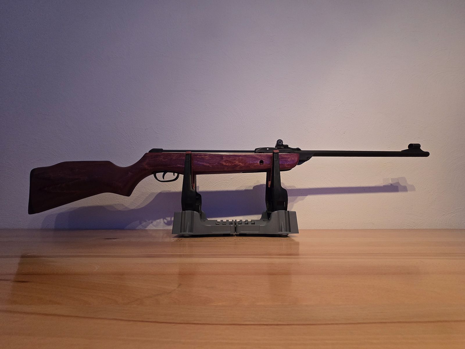 Carabina de aire comprimido GAMO MULTISHOT  8 disparos, con mira abierta en calibre 4,5 mm con 4 cargadores