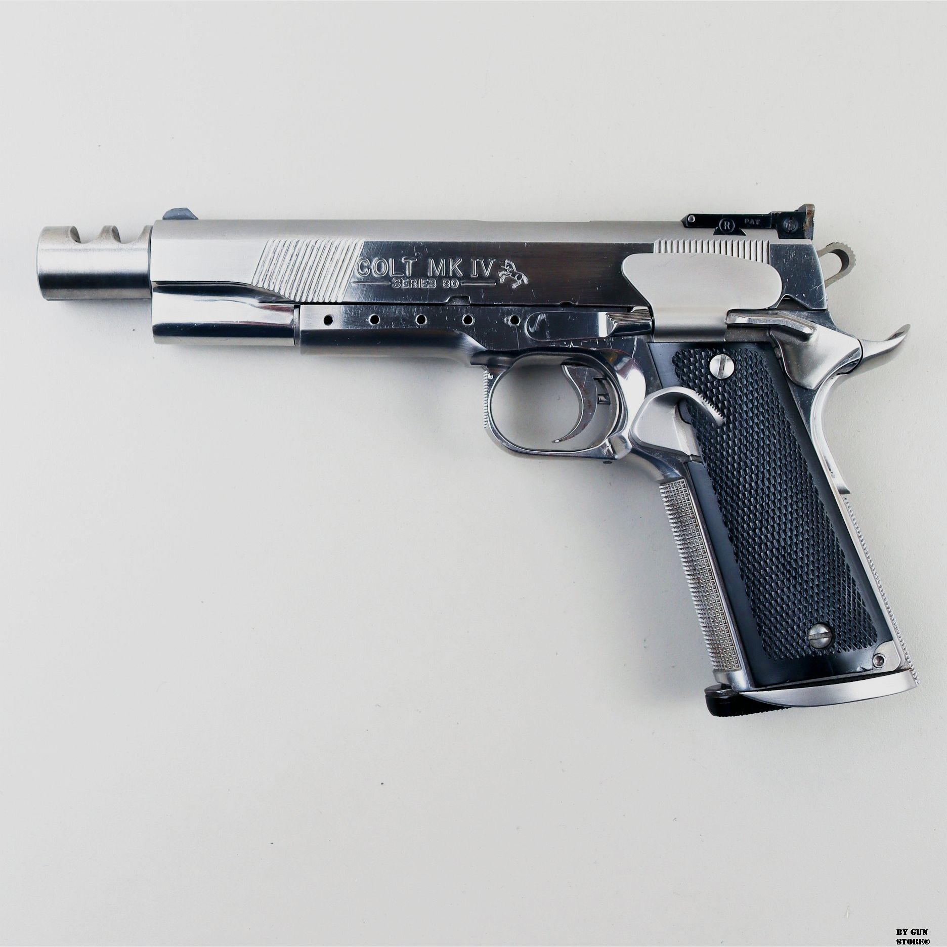 Pistolet Colt mod. MKIV Series 80 Custom cal. 45 HP n° de série SS44374, image 1 sur 11