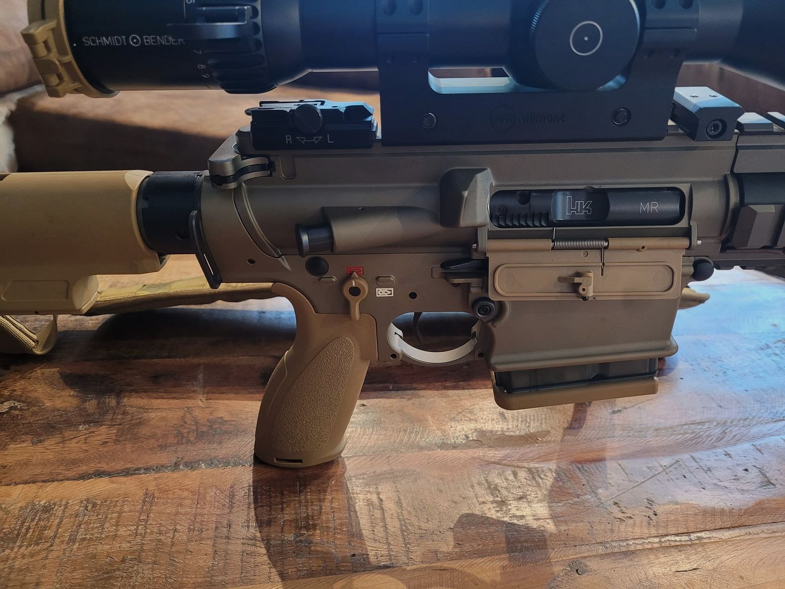 H&K Selbstladebüchse Mod. MR308A3 (RAL8000) 20 mit Anbauteilen G28 10 Schuss Magazin und Schmidt & Bender 3-20x50 PMII Ultra Short & div. Zubehörteile