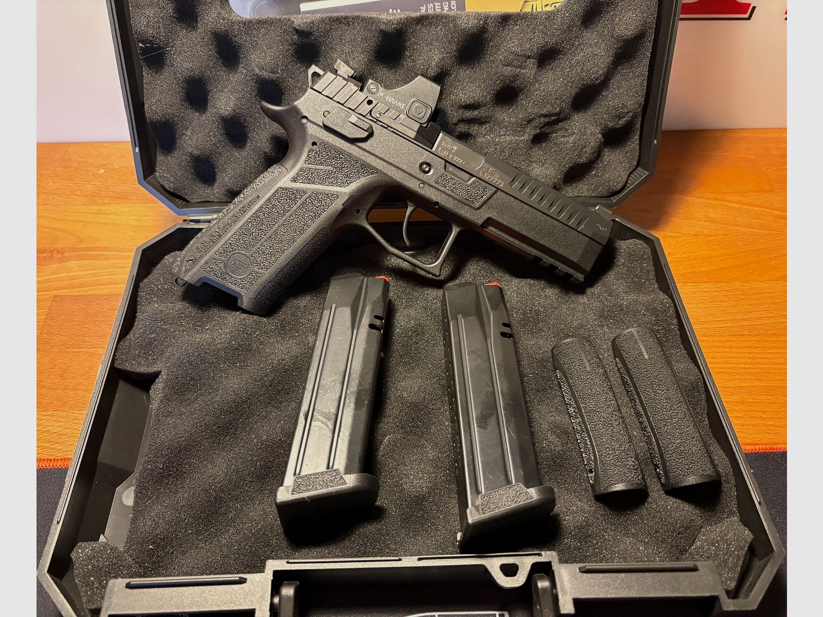 CZ Pistola P-09 F Nocturne optic Ready Set con HAWKE Endurance multi-Dot