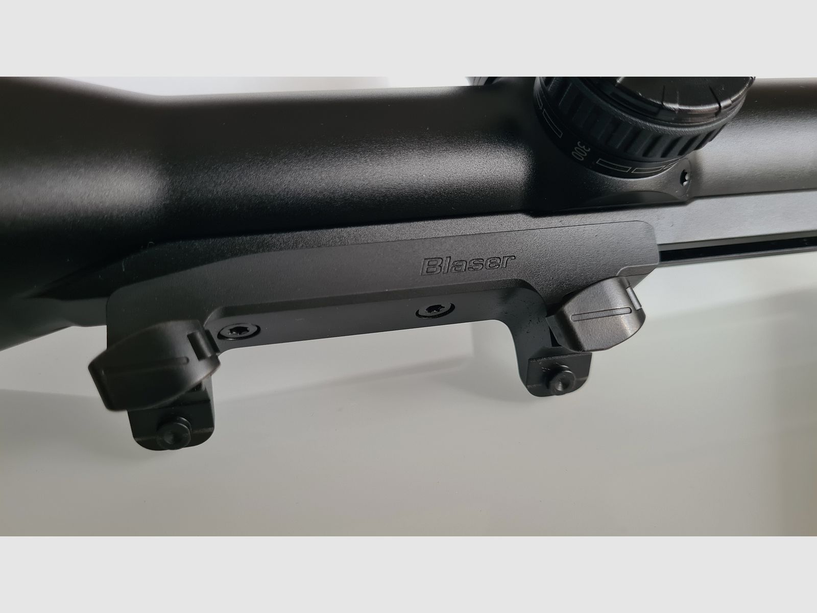 ZEISS Zielfernrohr V8 4,8-35x60 ASV mit Schiene und Rusan Modular FIX Klemmadapter (VB)