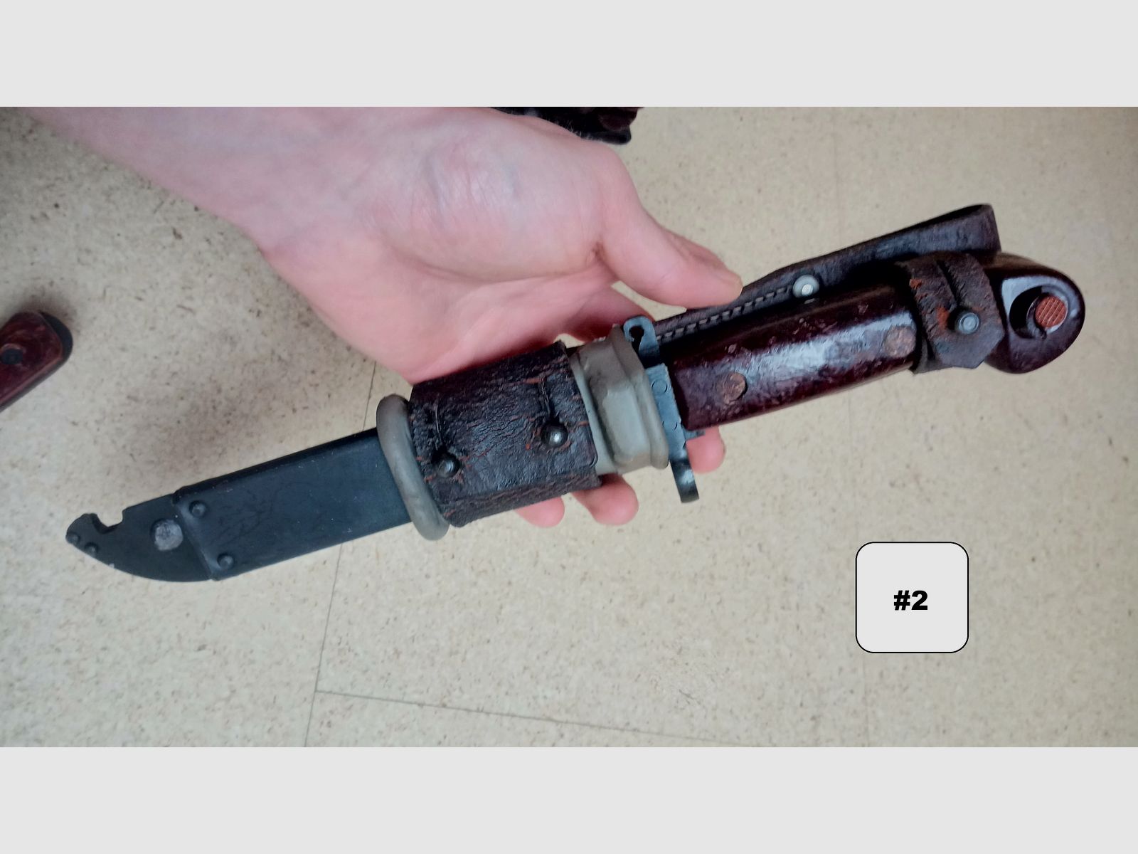 3 Rumänische 6h3 (6x3) AK Bajonette komplett inkl. Gummi Isolator und Leder Frosch  // AKM Bakelit Vintage