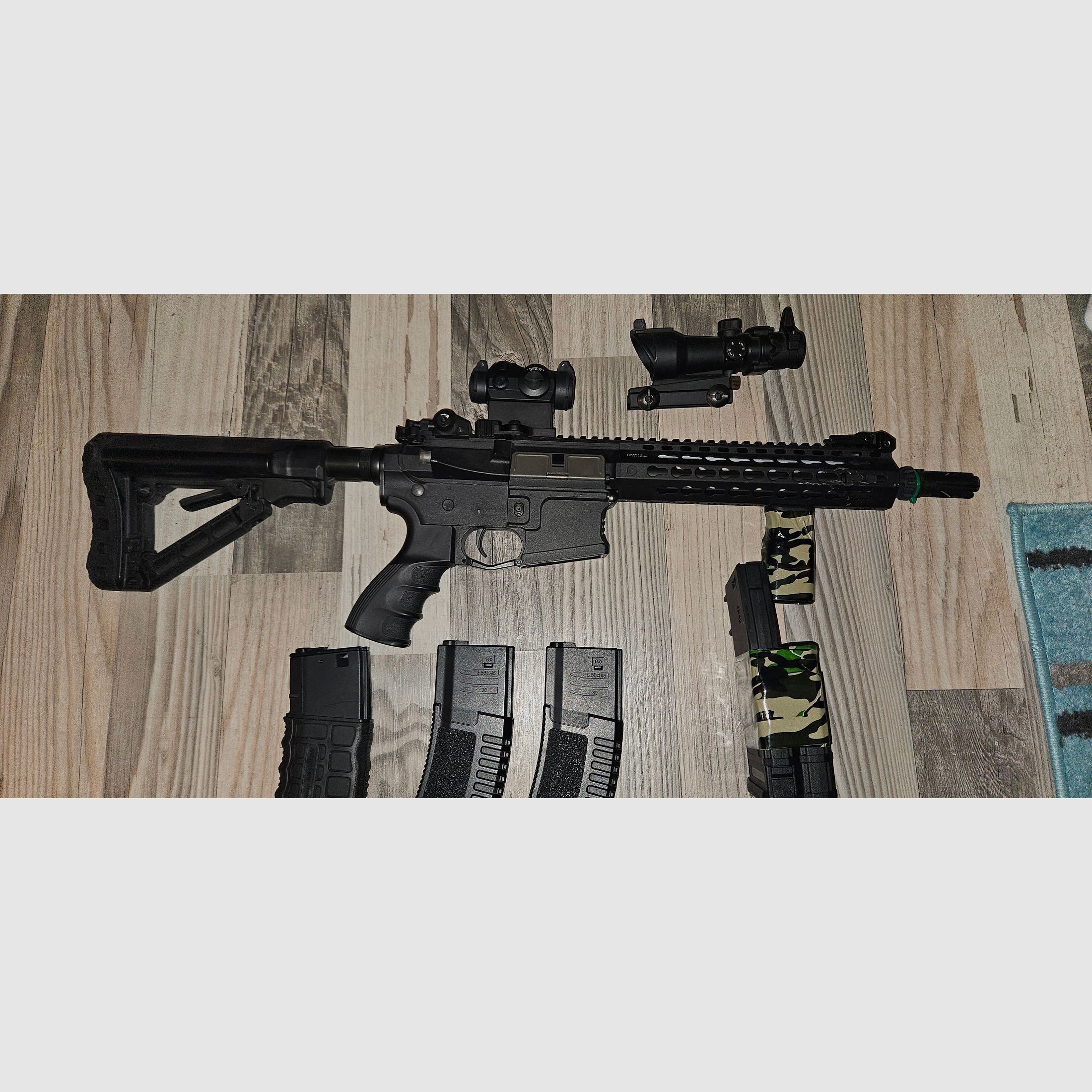 G&G CM16 E.T.U SRL S-AEG inklusive 4 Mid- Caps und 1 High Cap + 2x ACOG Visiere eines von Novritsch