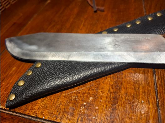 CONDOR ASADO MESSER aus El Salvador