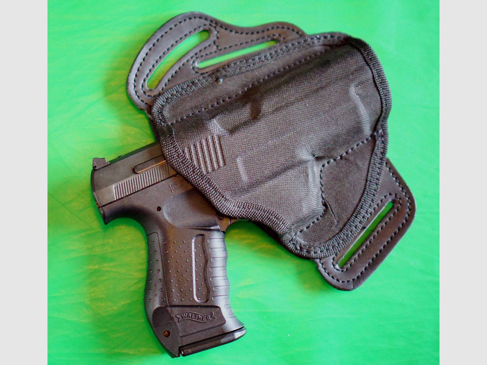 Walther P99 blank firing pistol 9mm P.A.K. (PTB 637) with pancake holster