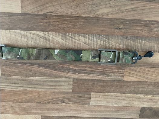 BLUE FORCE GEAR VICKERS 2-zu-1 Tragegurt mit red Swivel, MultiCam
