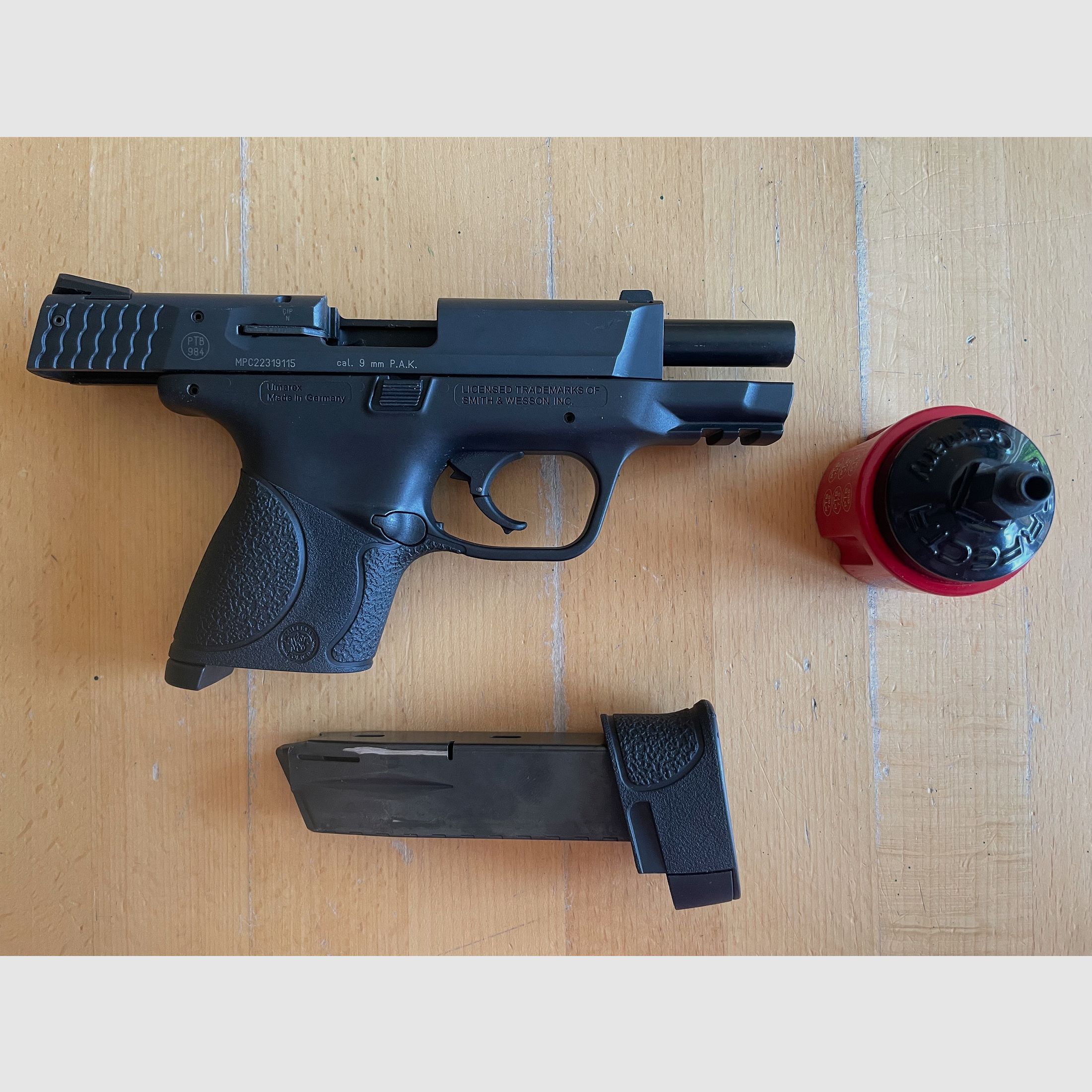 Smith & Wesson M&P 9c blank firing pistol 9 mm P.A.K. – Excellent condition – only 100 shots.