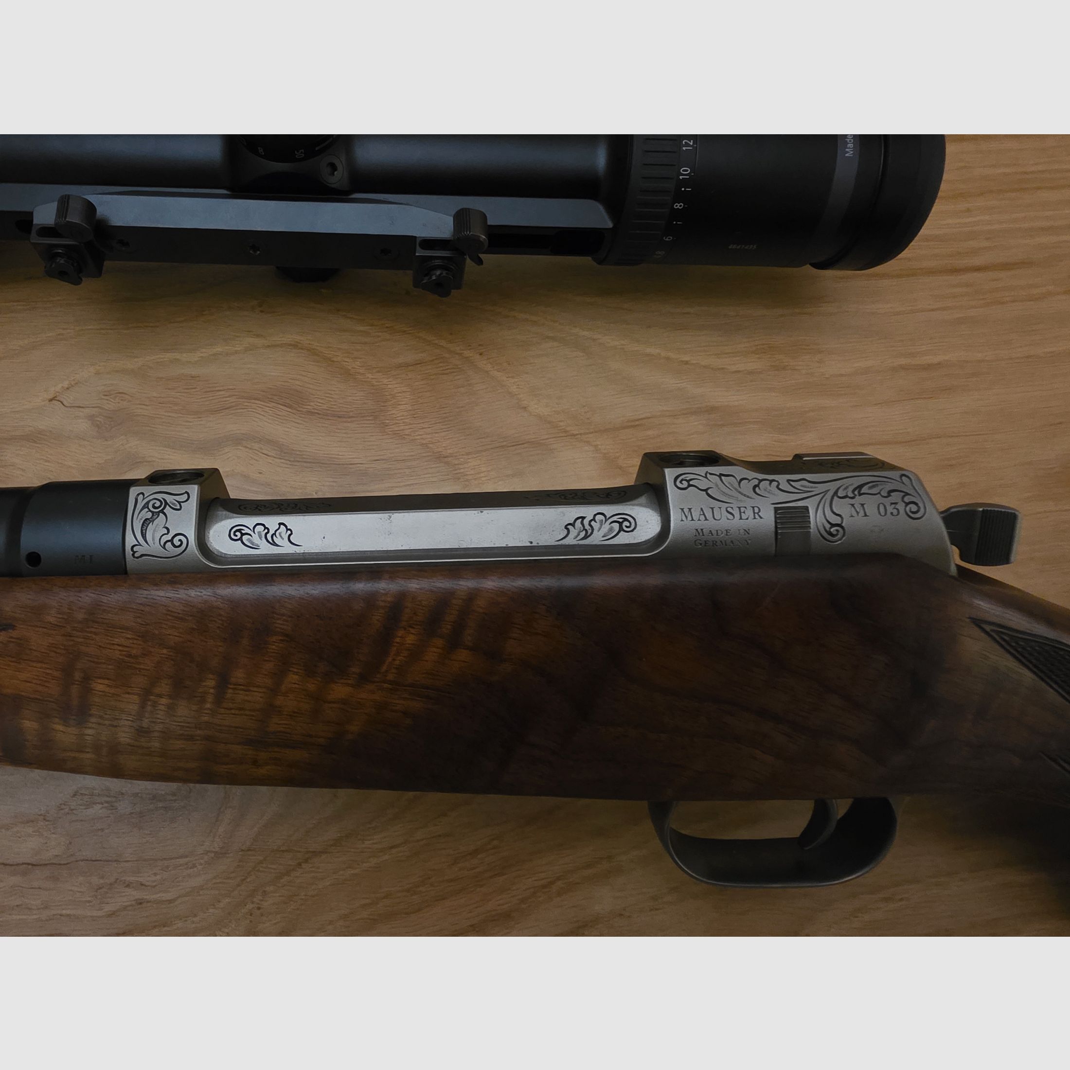 Mauser M03 Expert .223 z drewnianym stockiem i Zeiss Victory V8 4,5-35 x 60 z celownikiem z szybką regulacją (ASV)