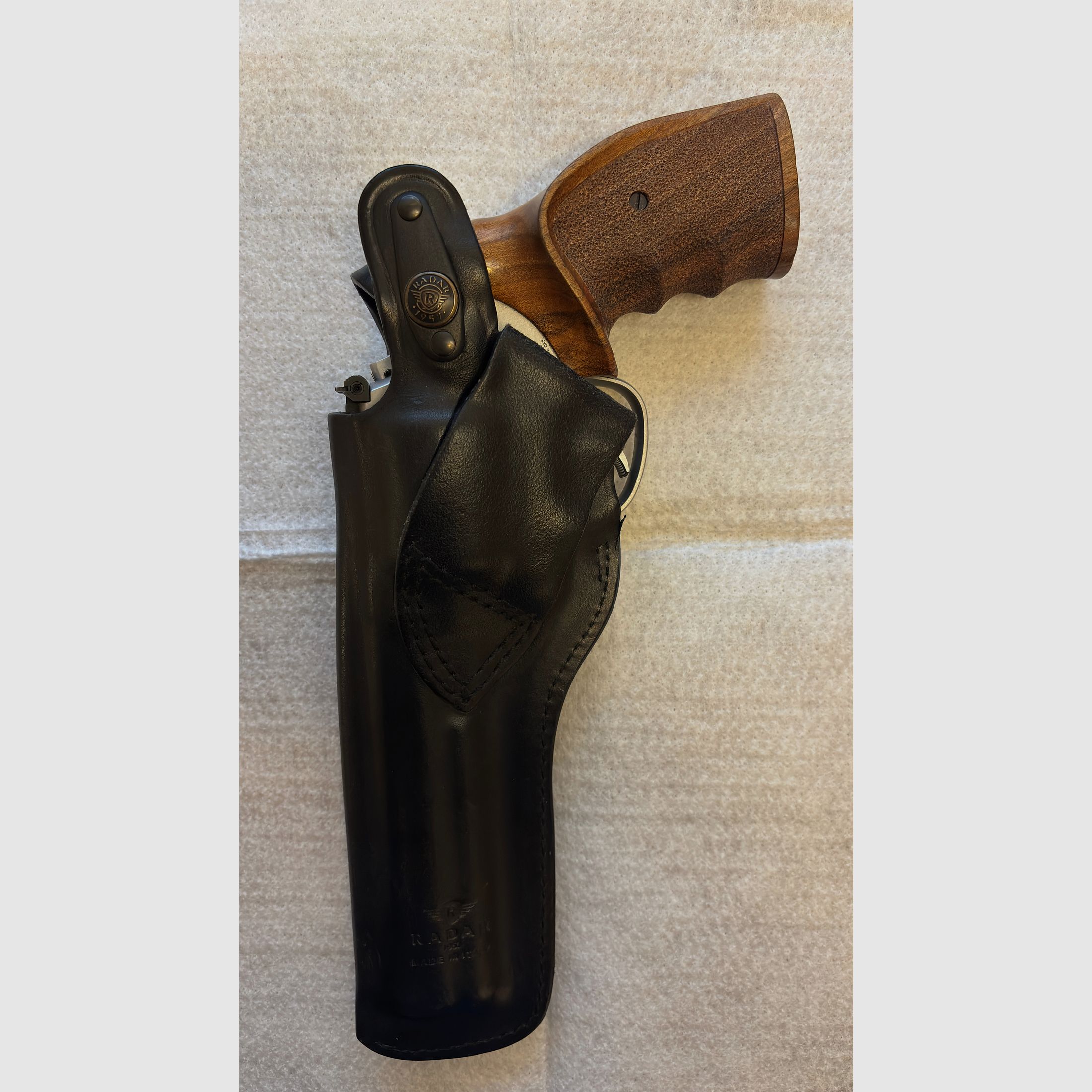 Belt holster for 686 by Radar - leather holster