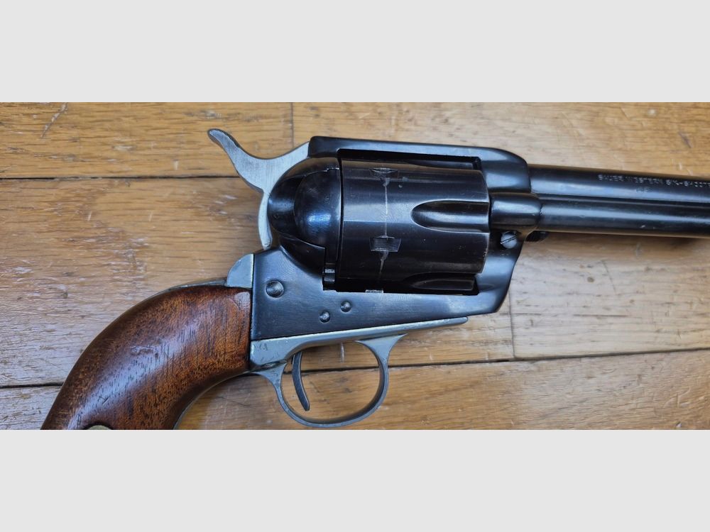 Bellissimo revolver Sauer & Sohn Western Six Shooter — .45 Long Colt — Prova Kiel del 1968 – SAA 1873 – Canne da sei pollici – Buone impugnature in noce in TBE – Meccanica molto buona – Canne a specchio superbe / camere idem – Bellissimo Buscadero 100% in TBE incluso! – Arma in BE+/TBE, immagine 19 di 29