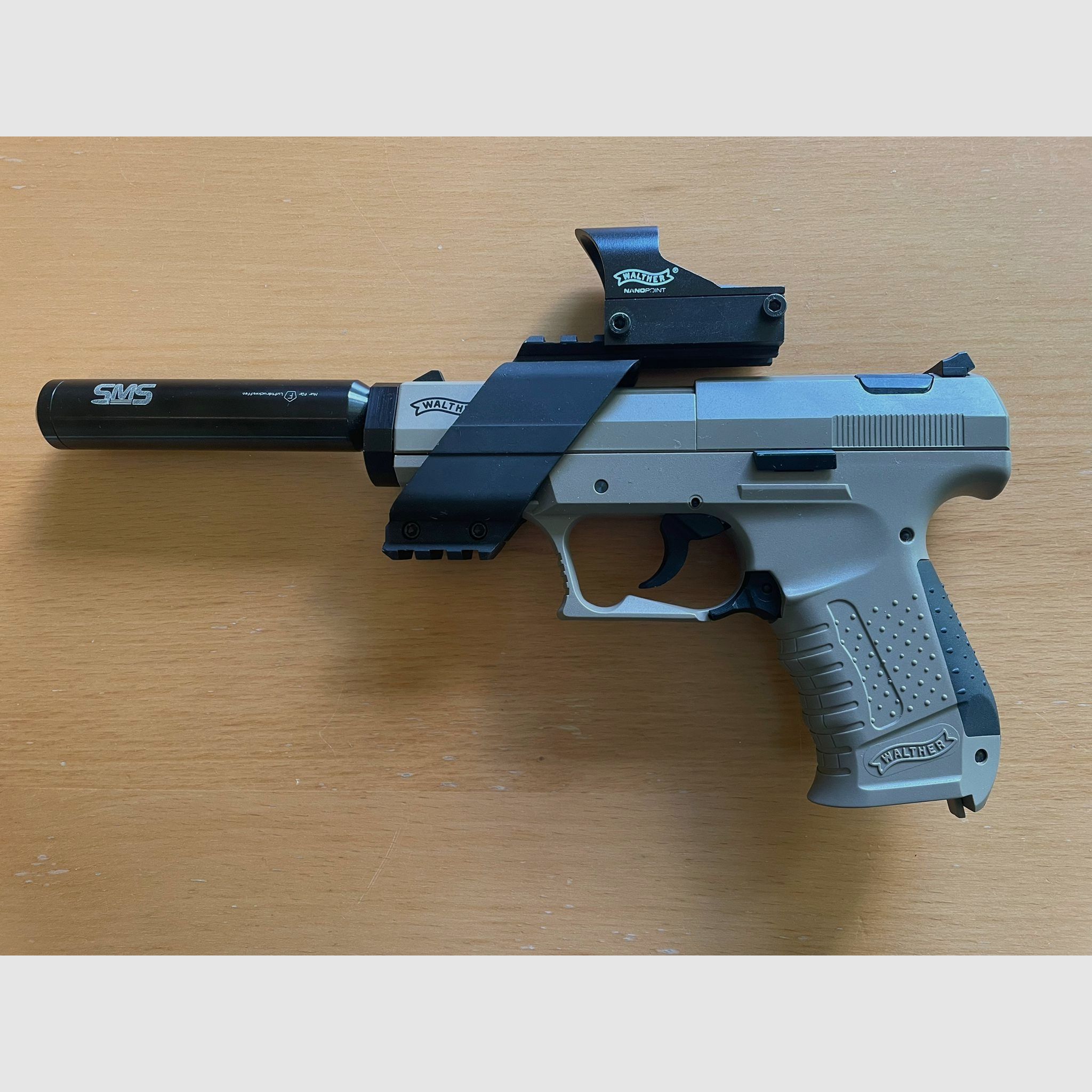 Walther CP99 FDE CO2 Pistole der Sonderauflage Flat Dark Earth mit Walther Nano Point und Schalldämpfer