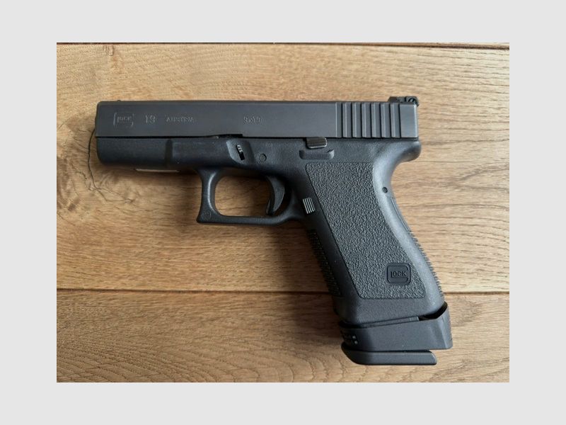 Glock 19 Gen 2 - Sammlerstück / sehr guter Original-Zustand - 4 Magazine - Sport- und Safety-Holster